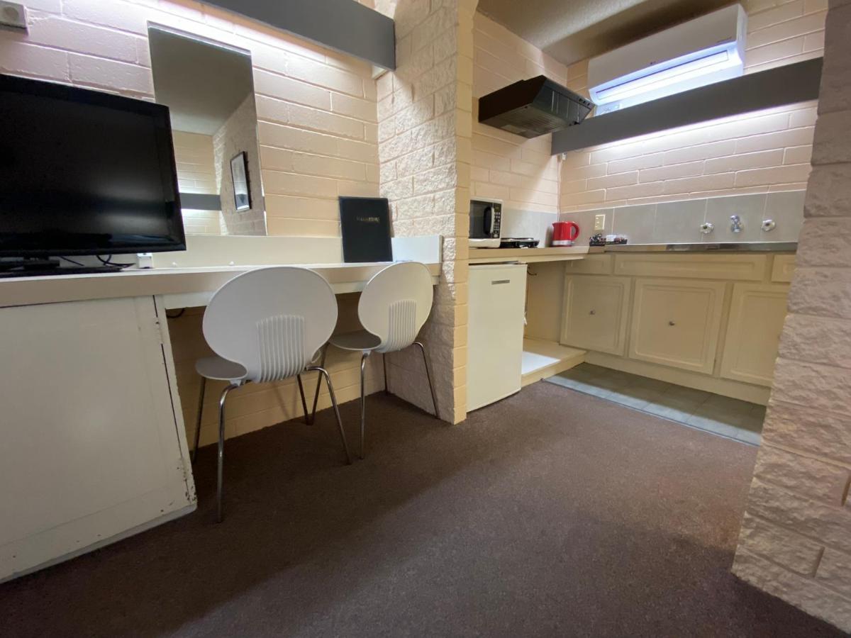 Mahogany Motel ווארנאמבול מראה חיצוני תמונה