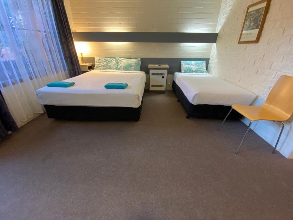 Mahogany Motel ווארנאמבול מראה חיצוני תמונה