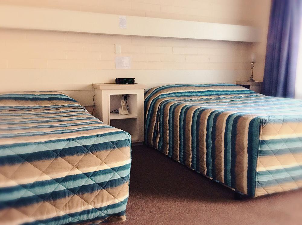 Mahogany Motel ווארנאמבול מראה חיצוני תמונה