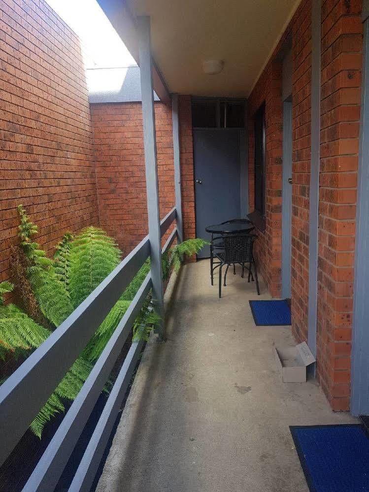 Mahogany Motel ווארנאמבול מראה חיצוני תמונה